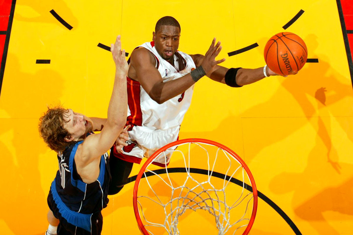 2006-0613-Dwyane-Wade-Dirk-Nowitzki-015653738.jpg